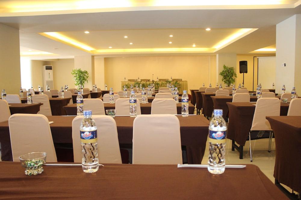 Grand Asia Hotel Makassar Exterior foto