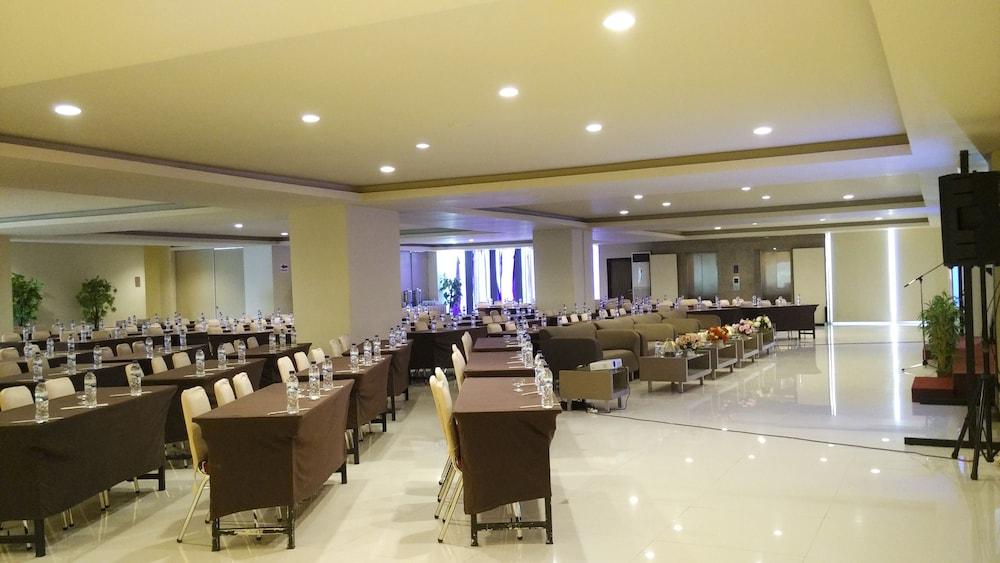 Grand Asia Hotel Makassar Exterior foto