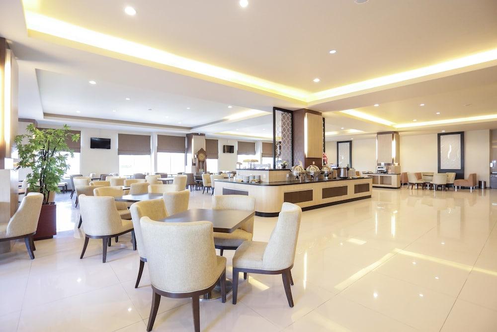 Grand Asia Hotel Makassar Exterior foto