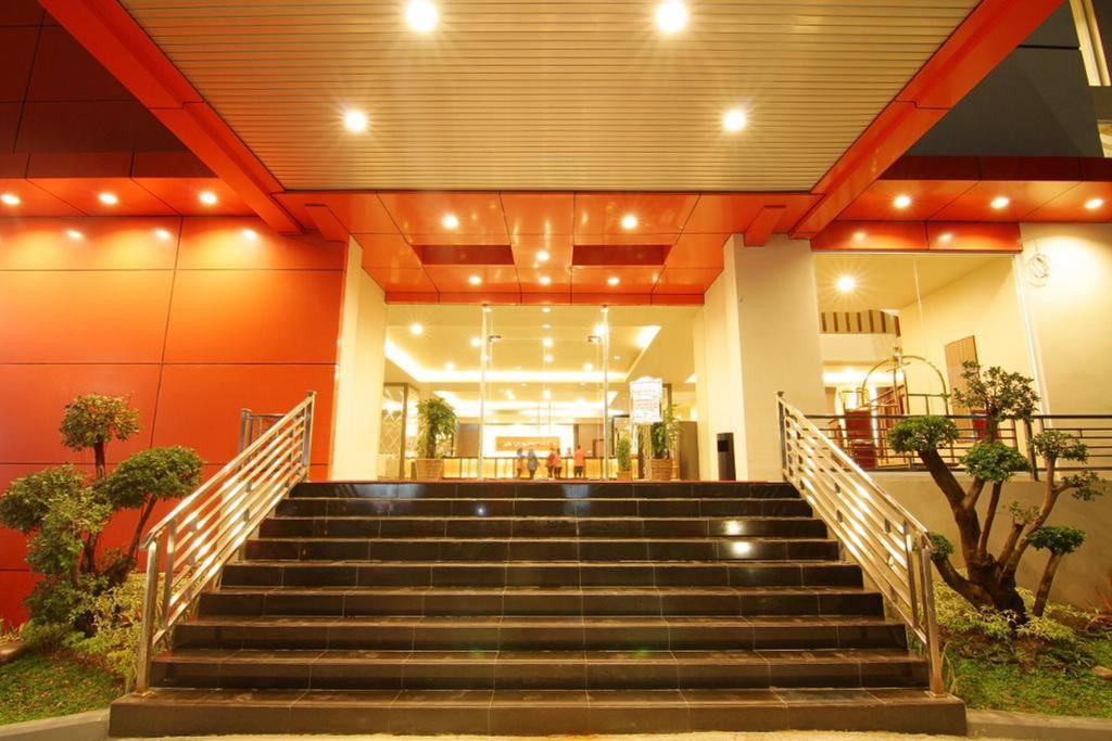 Grand Asia Hotel Makassar Exterior foto