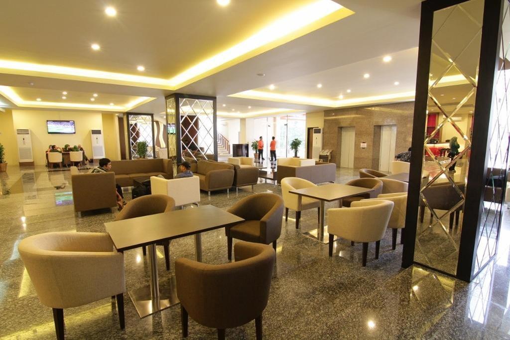 Grand Asia Hotel Makassar Exterior foto