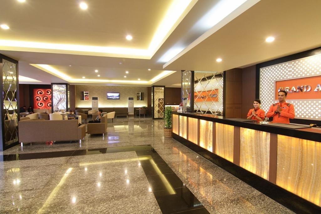Grand Asia Hotel Makassar Exterior foto