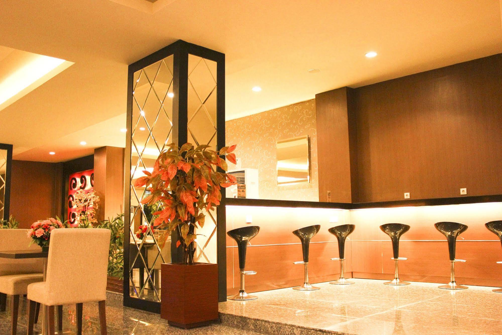 Grand Asia Hotel Makassar Exterior foto