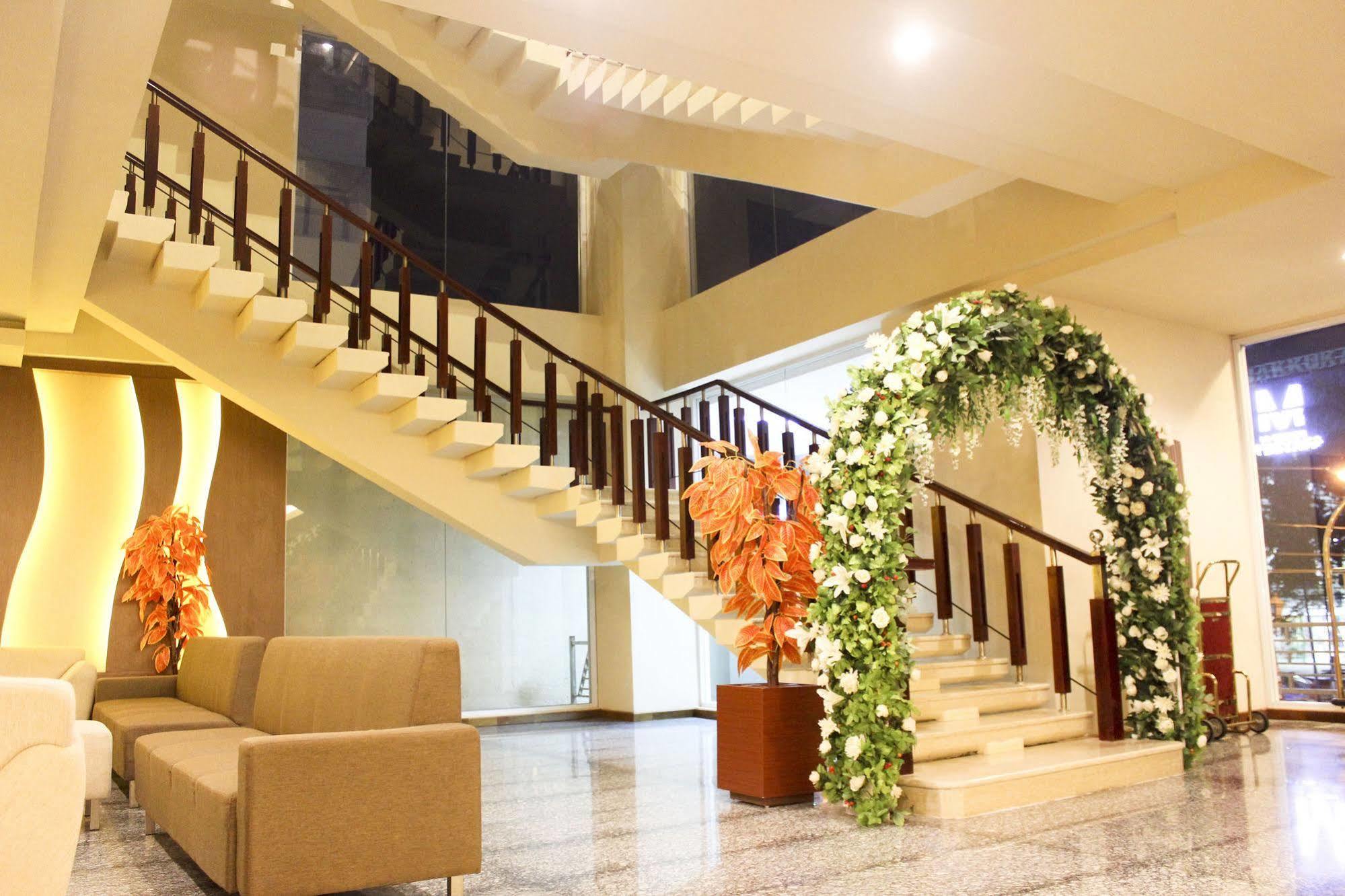 Grand Asia Hotel Makassar Exterior foto